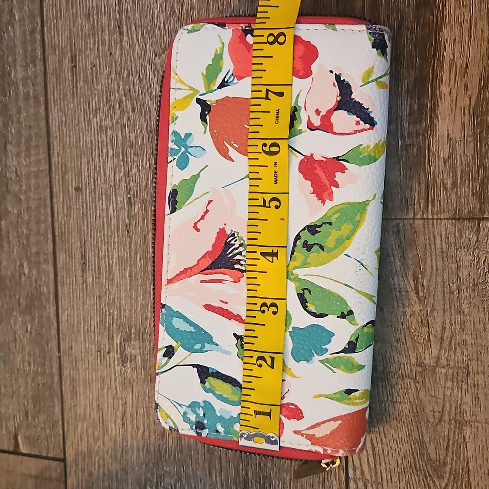 Floral Wallet with Vibrant Colors - Picture 7 of 8